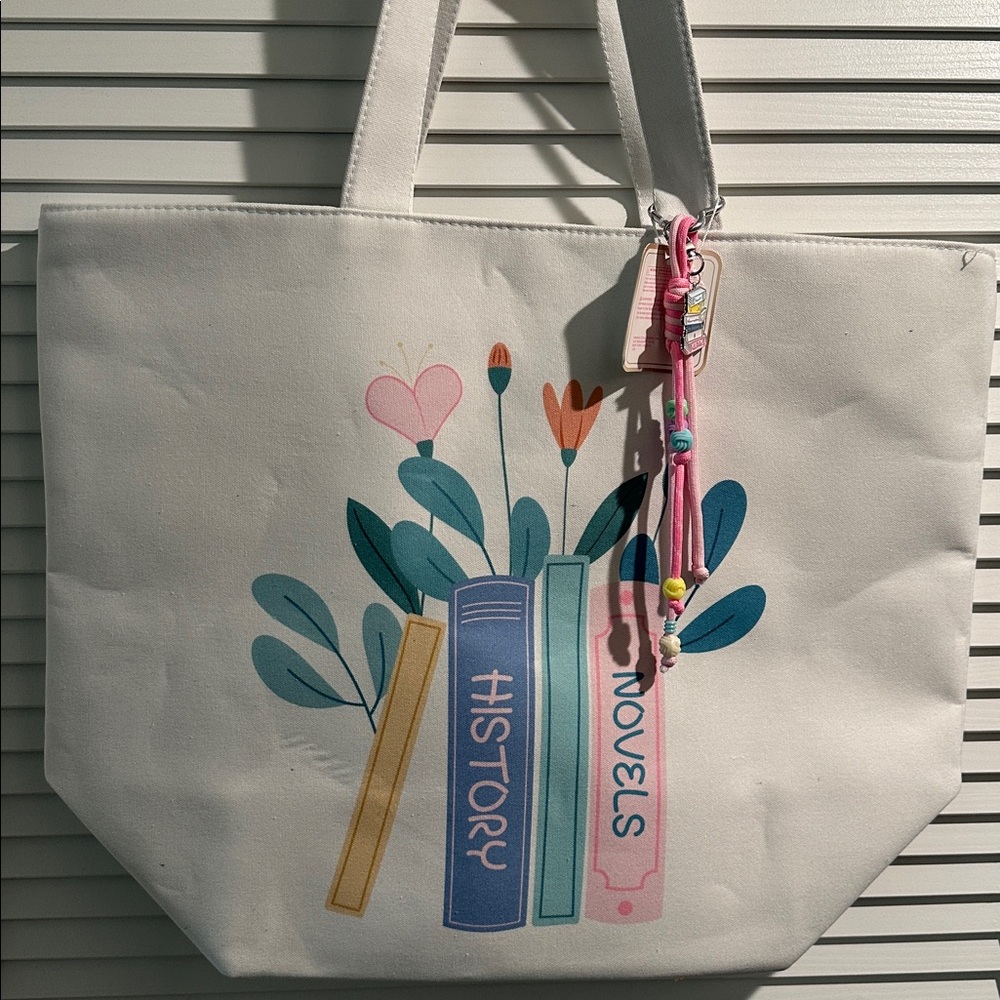 NWT Gloss & Glo Ex-Large Canvas Tote for your favorite Student or Teacher.